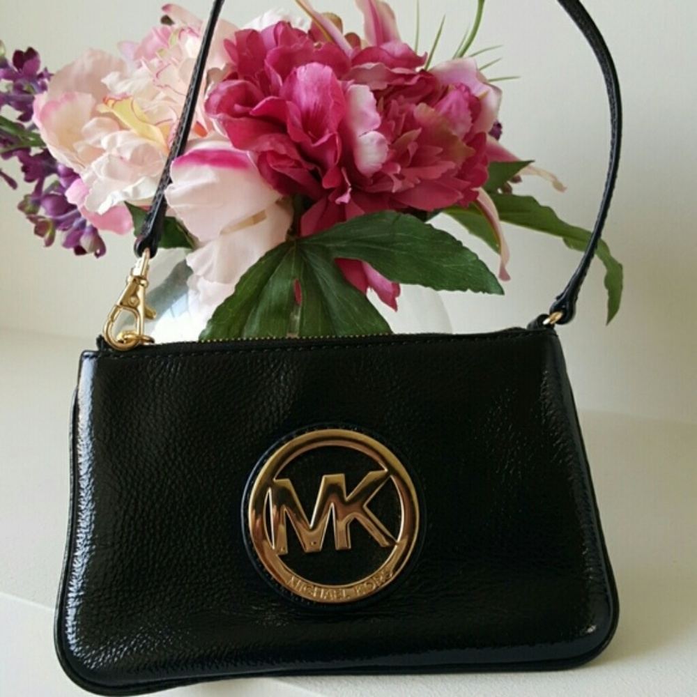 New w/o tag Authentic Michael korc wristlet Fulton